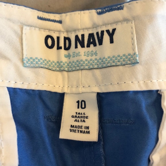 Old Navy chino shorts with palm trees - Picture 2 of 4